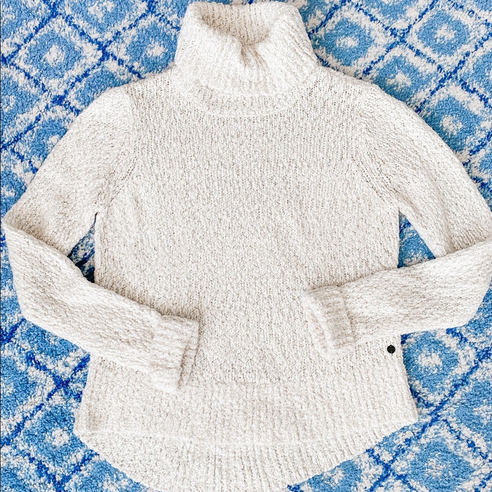 Rip curl cream turtleneck sweater
